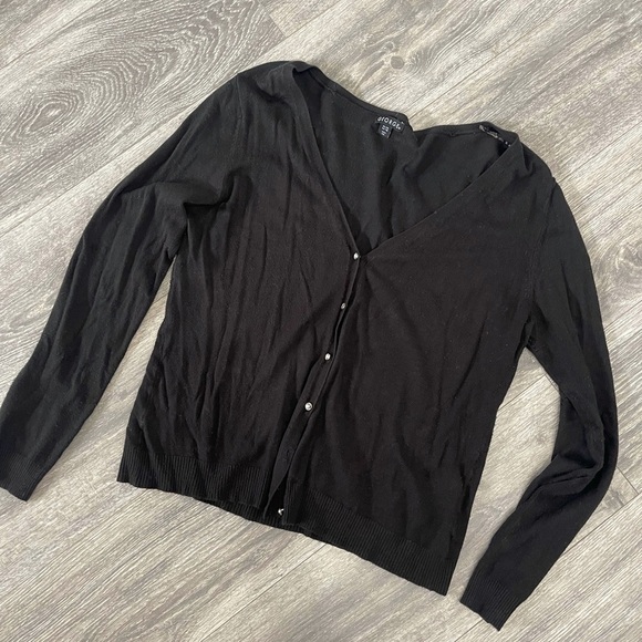 ❗️5/$25❗️Black Sweater Cardigan - Picture 1 of 3